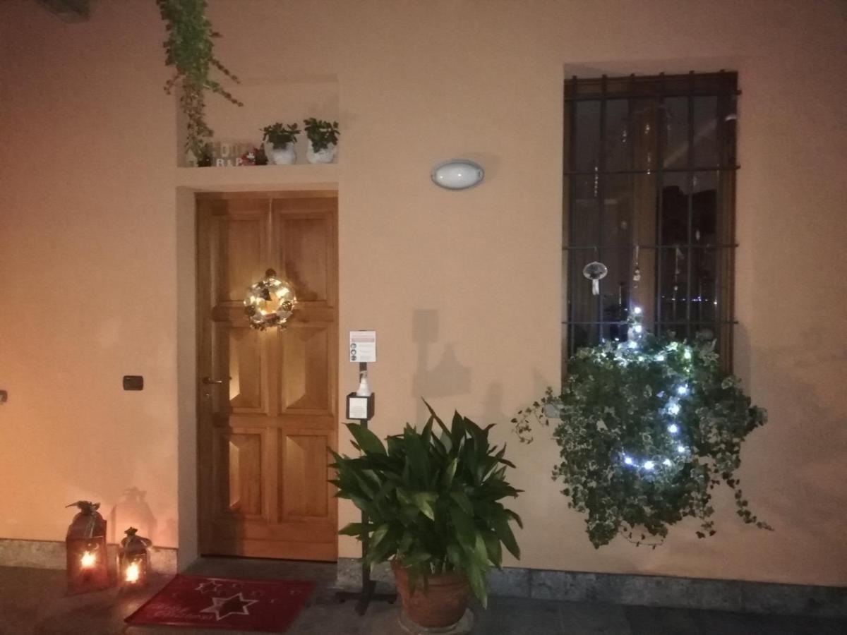 A Due Passi Dal Castello Bed & Breakfast Somma Lombardo Exterior foto